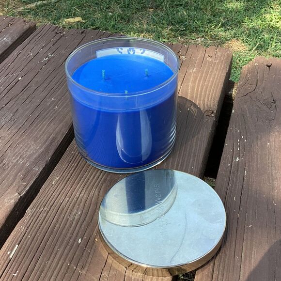 Bath & Body Works White Sand Beaches 3 Wick Scented Candle Blue - Discontinued - Picture 3 of 3